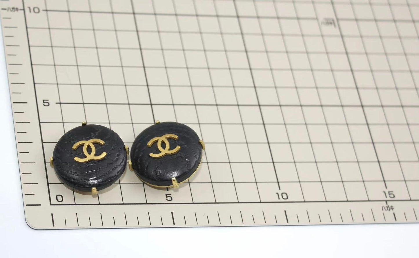 Chanel Vintage 94A Wood Black Clip-On Earrings