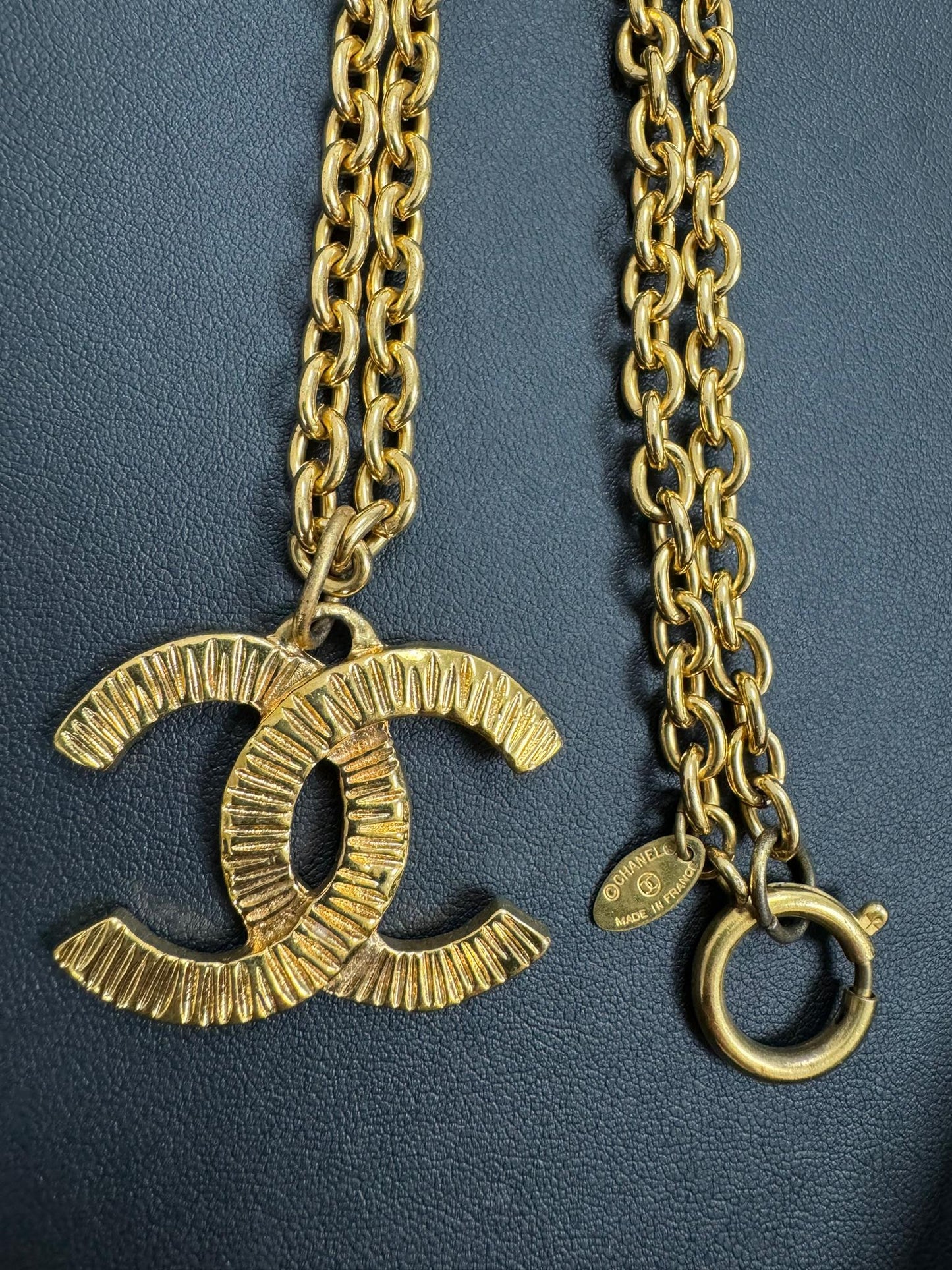 Chanel Vintage 81 85 Year Gold Plated Brushed Line Long Necklace