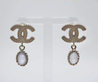 CHANEL 2014 Lilac Pendant Chanel Resin Earrings - Onesize earrings - Used fashion item from Wararni