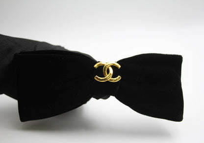 CHANEL Chanel Vintage 81 85 Vintage Black Velvet Gold-Plated Bow Hairpin - Onesize Fashion Jewellery - Secondhand luxury from Wararni