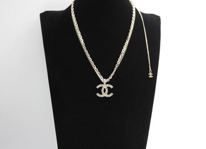 CHANEL Chanel 21P Metal Double Layer Embossed Necklace - Onesize necklace - Secondhand luxury from Wararni