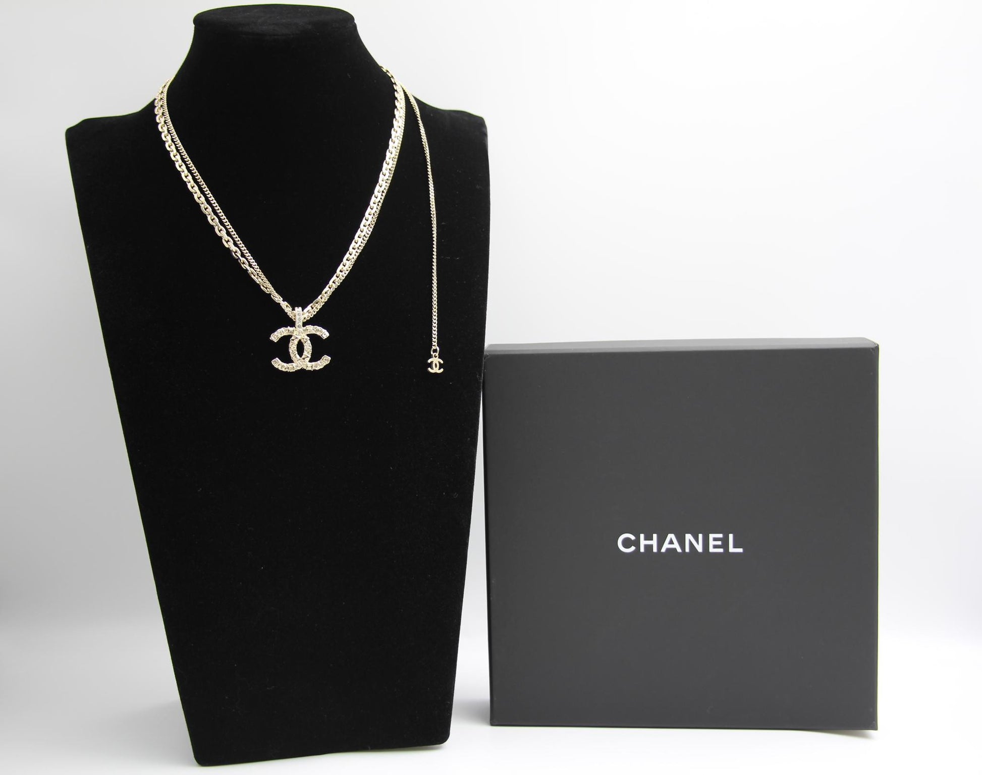 CHANEL Chanel 21P Metal Double Layer Embossed Necklace - Onesize Fashion Jewellery - Secondhand luxury from Wararni