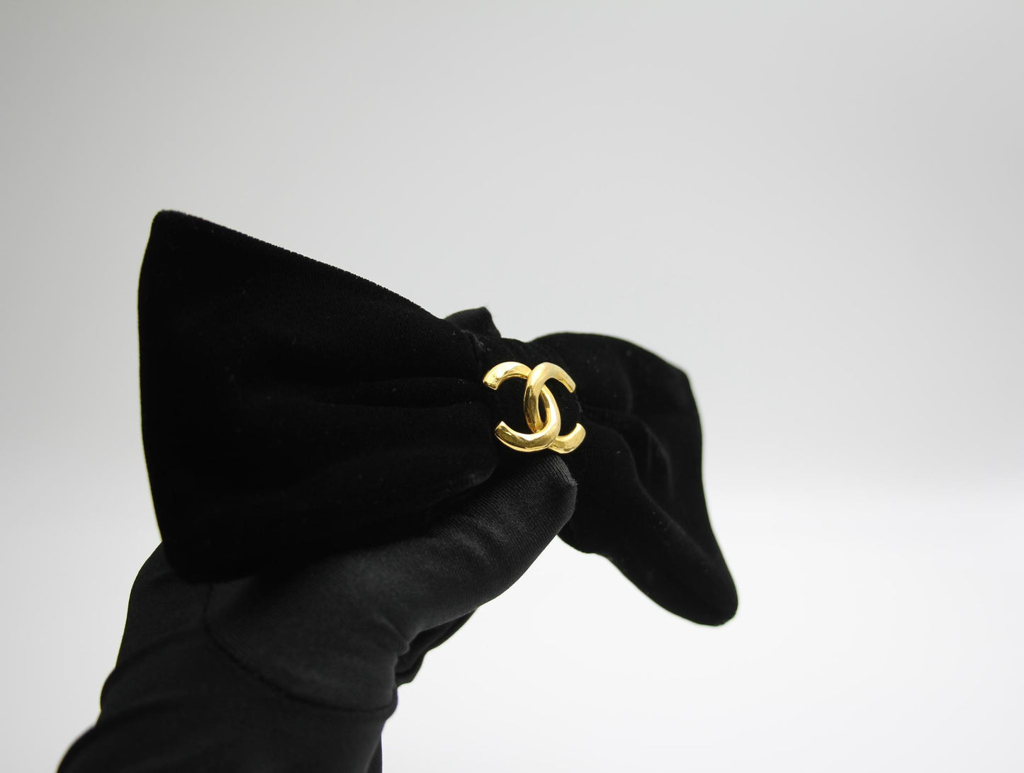 Chanel Vintage 81 85 Vintage Black Velvet Gold-Plated Bow Hairpin