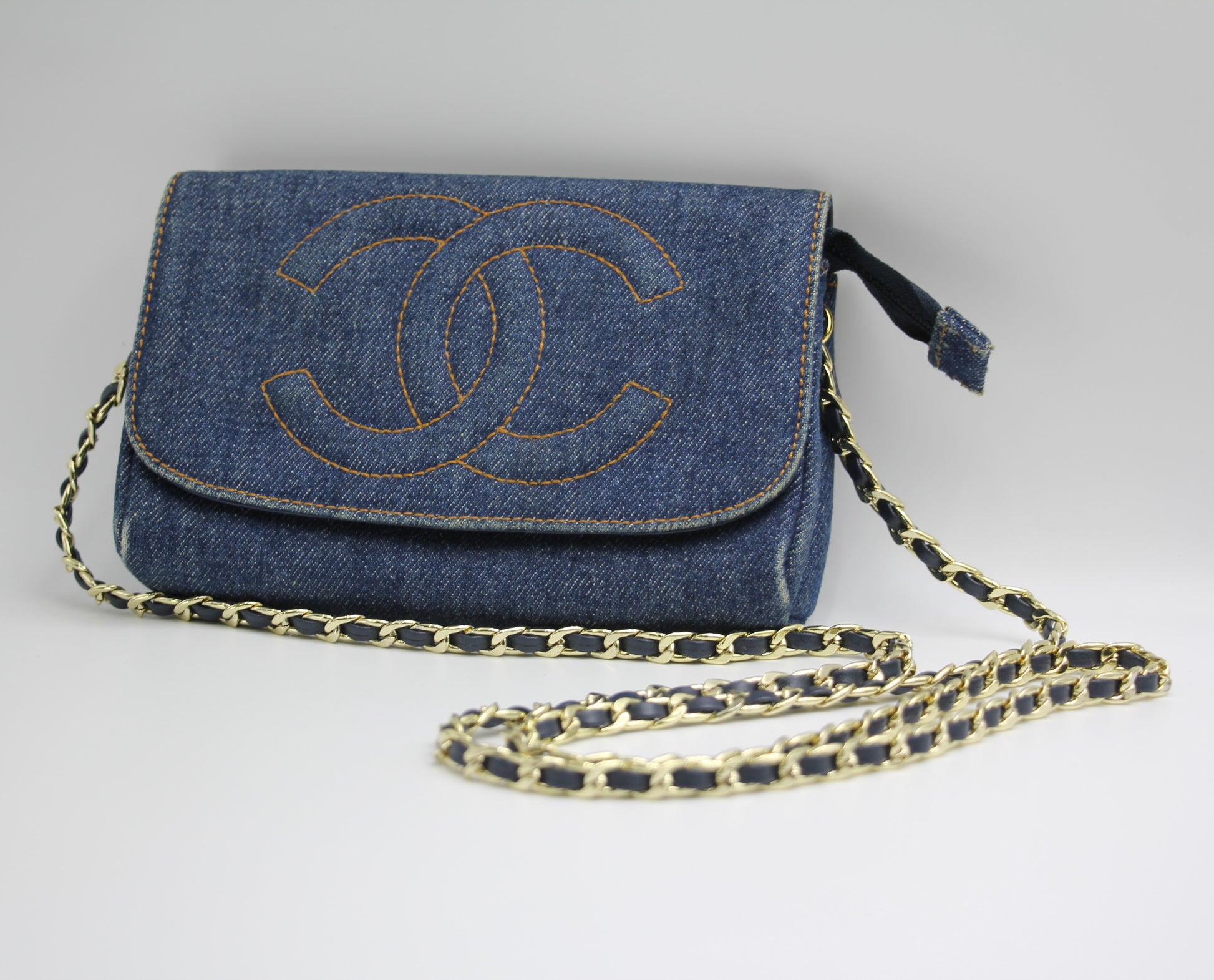 CHANEL Chanel Blue Denim Coco Cosmetic Pouch Makeup Case Pouch - Onesize Clutch Bag - Used fashion item from Wararni