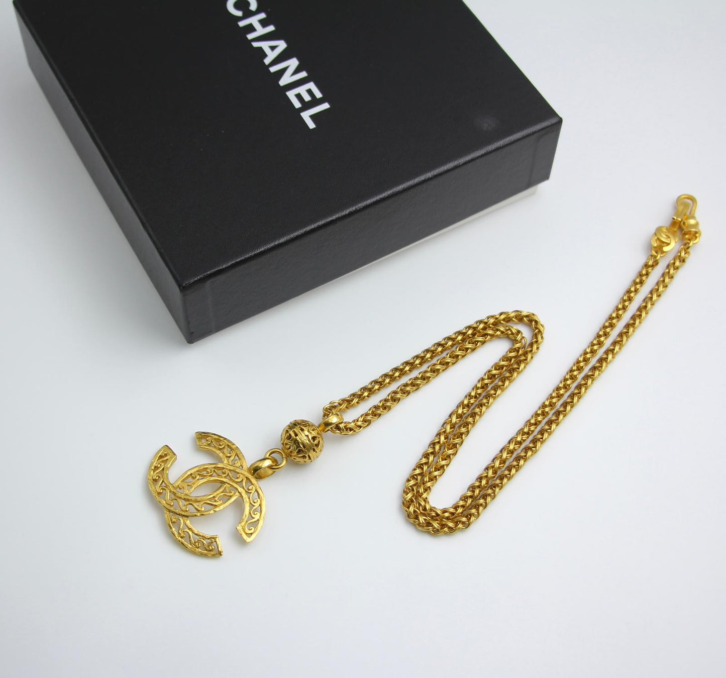 Chanel Vintage 95A Wavy Hollow Ball Pendant Necklace