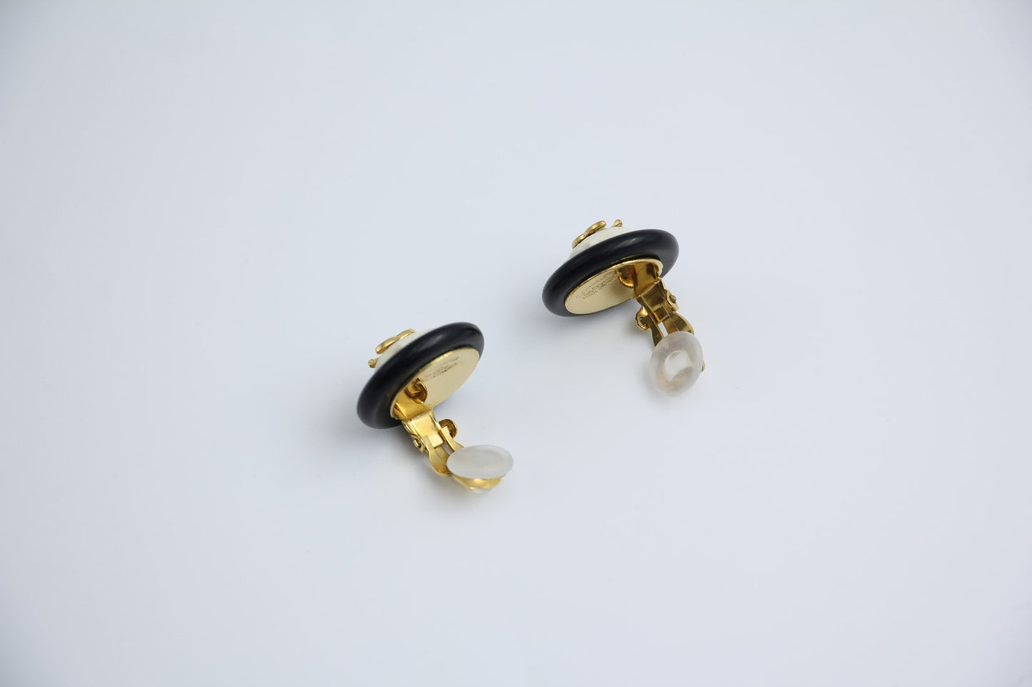 Chanel Vintage 96C Gold Plated Resin Shell Cc Logo Ear Clip