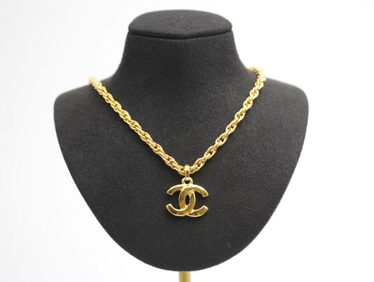 CHANEL Chanel Vintage 81 85 Gold Plated Chain Clavicle Necklace - Onesize Fashion Jewellery - Secondhand luxury from Wararni