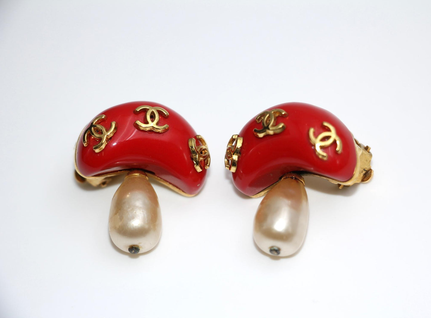 Chanel Vintage 91 Imitation Pearl Resin Red Mushroom Clip-On Earrings