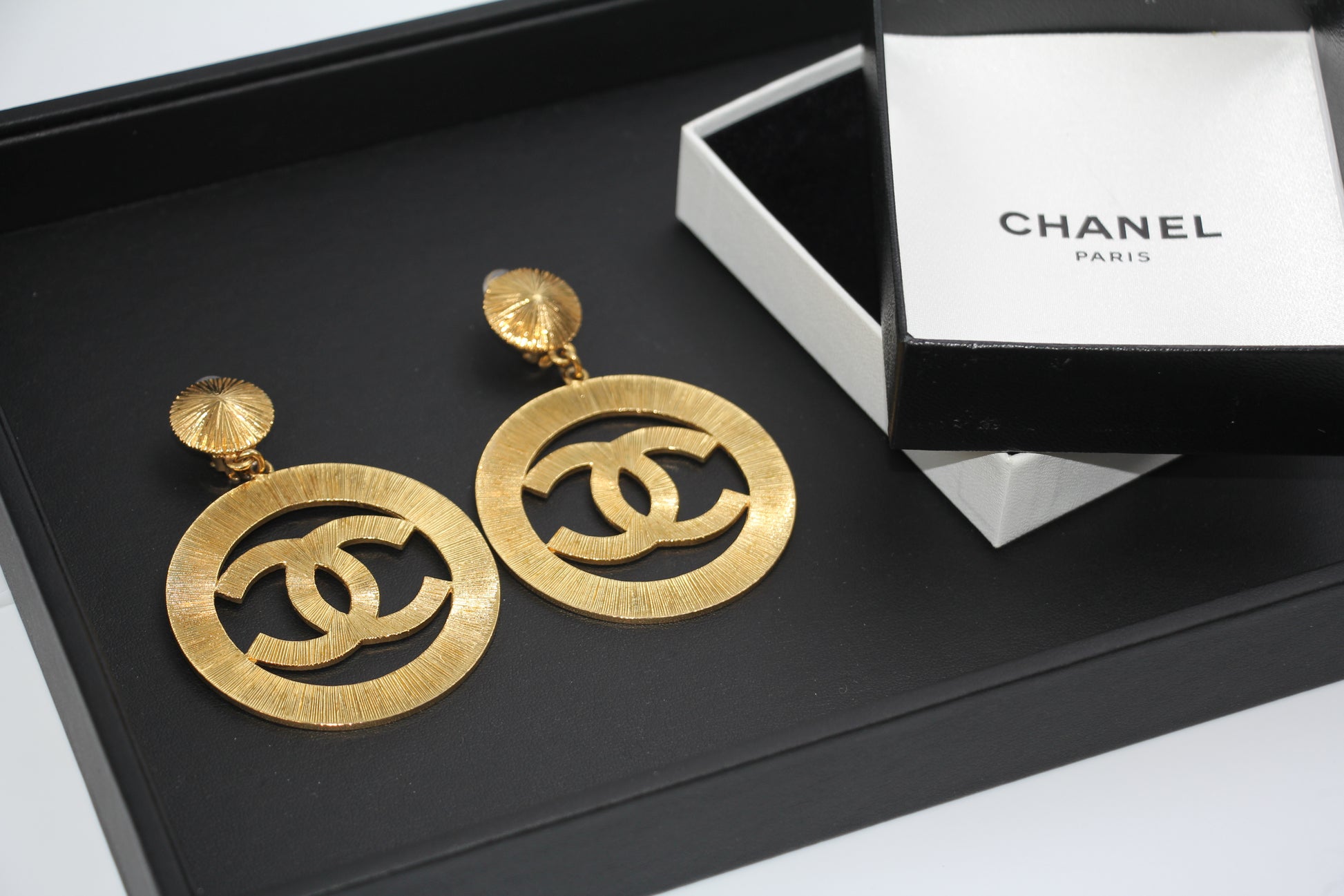 CHANEL Chanel Logo Earrings - Onesize Fashion Jewellery - Used fashion item from Wararni