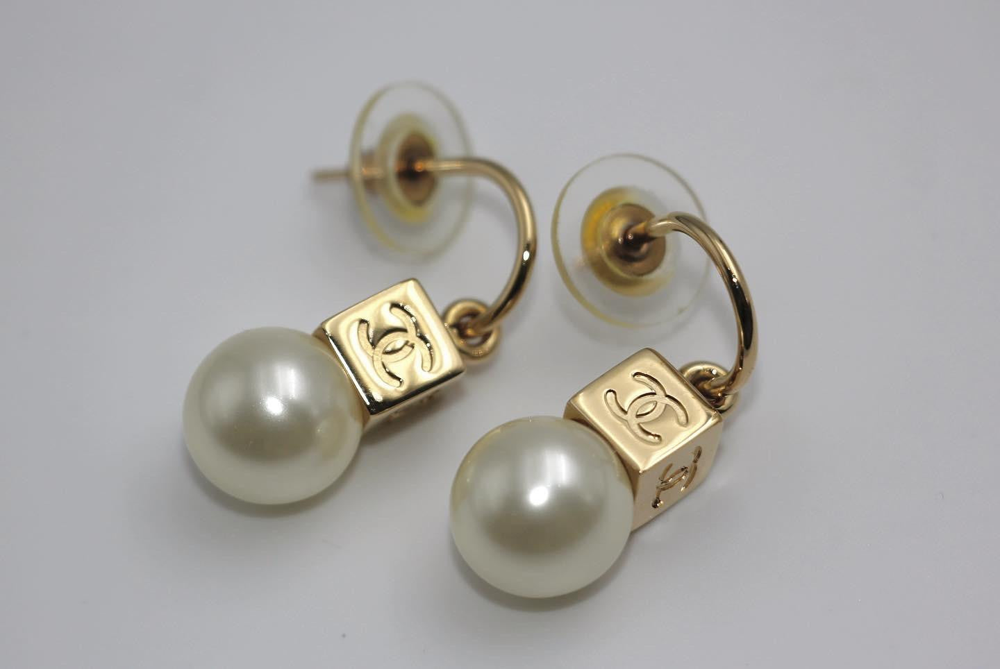 Chanel Vintage 02 Imitation Pearl Gold Square Cc Drop Earrings