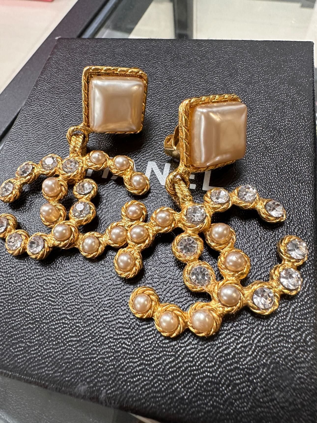 Chanel Vintage 91 Rhombus Imitation Pearl Large Cc Clip-On