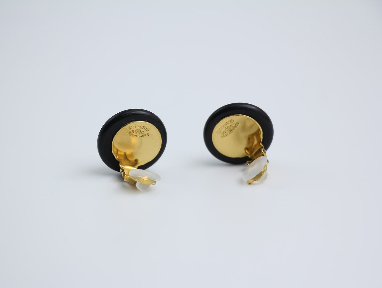 Chanel Vintage 96C Gold Plated Resin Shell Cc Logo Ear Clip