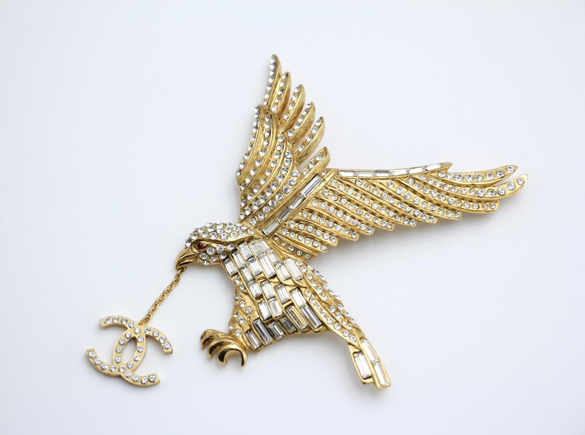 CHANEL Chanel Vintage 01P Rhinestone Eagle Large Brooch - Onesize Fashion Jewellery - Vintage fashion from Wararni