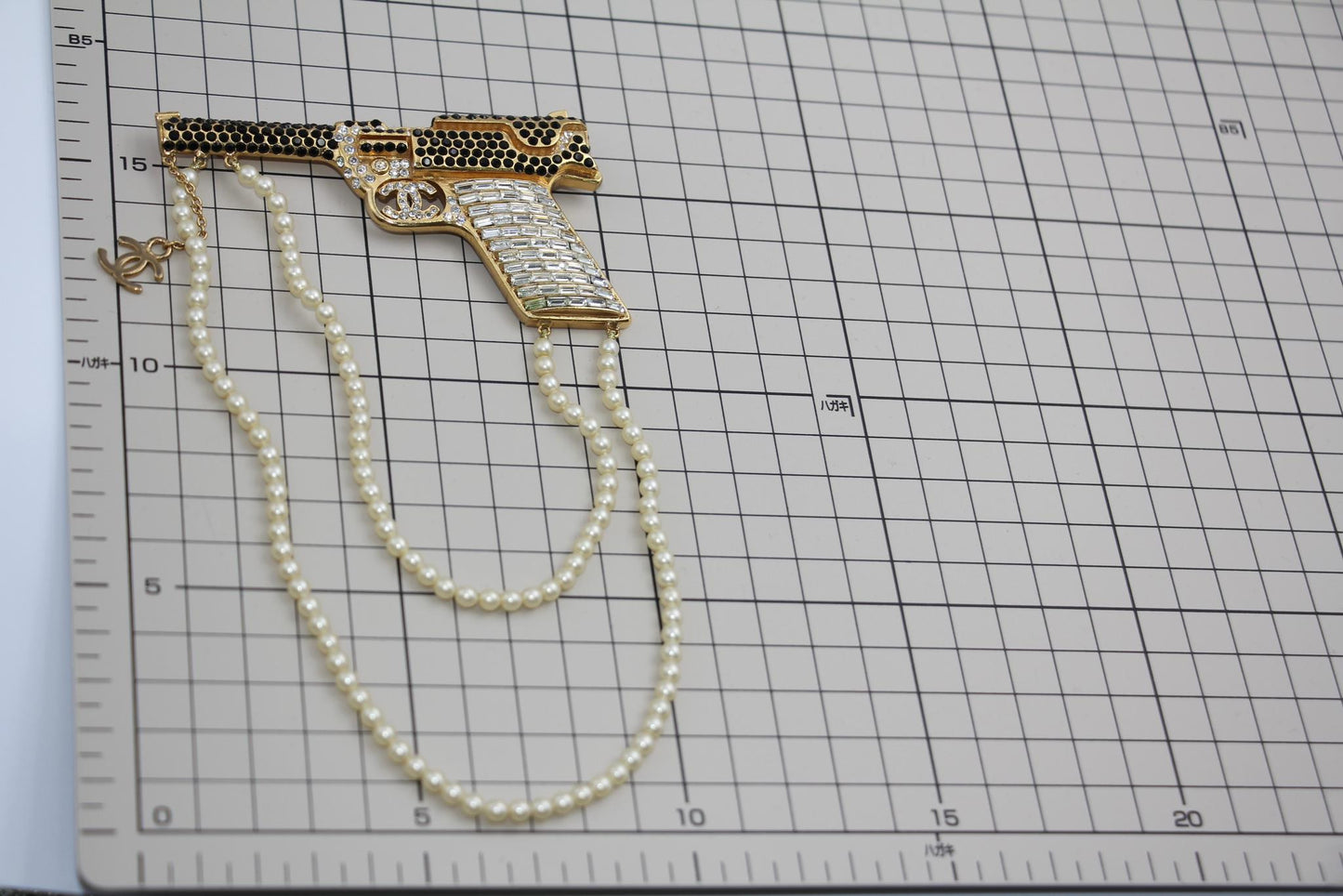 Chanel Vintage 01A Rhinestone Cc Imitation Pearl Chain Large Pistol Brooch