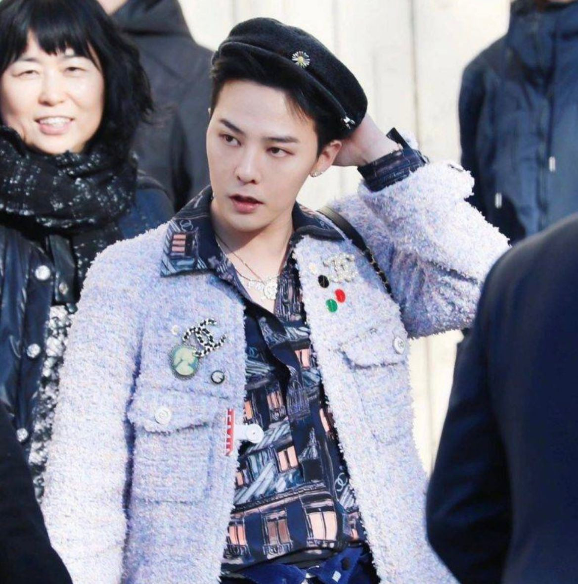 G-DRAGON着用　CHANEL ロゴ　安全ピンブローチ Chanel 13S Imitation Pearl Cc Brooch G Dragon Same Style – Wararni.com