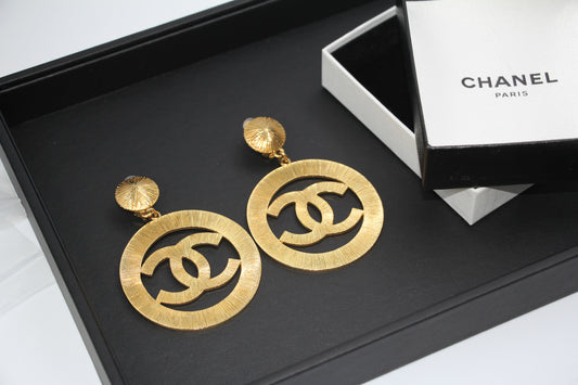 CHANEL Chanel Logo Earrings - Onesize Fashion Jewellery - Used fashion item from Wararni