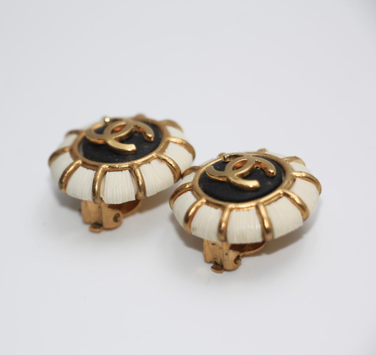 Chanel Vintage 95A Resin Navy Style Clip-On Earrings