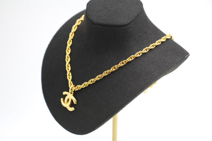 Chanel Vintage 81 85 Gold Plated Chain Clavicle Necklace