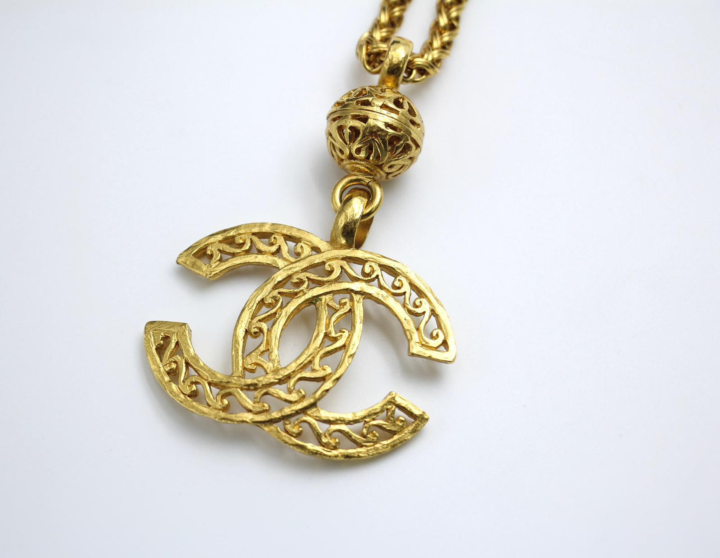 Chanel Vintage 95A Wavy Hollow Ball Pendant Necklace