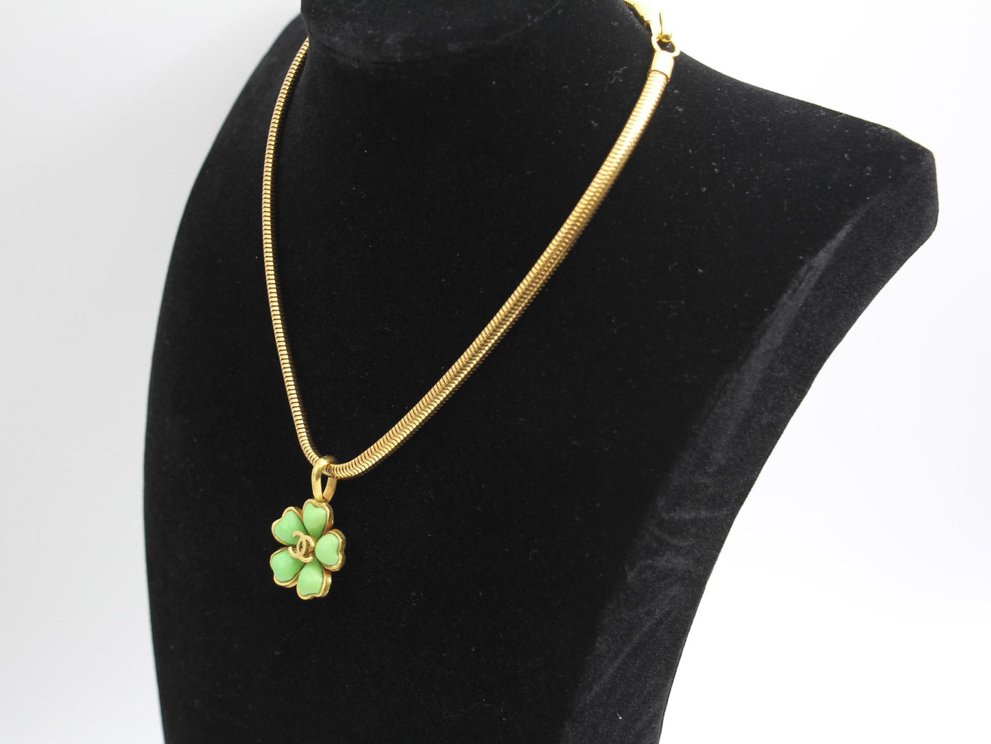 Chane Vintage 97P Glazed Green Camellia Pendant Necklace