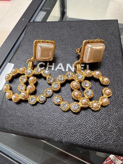 CHANEL Chanel Vintage 91 Rhombus Imitation Pearl Large Cc Clip-On Earrings - Onesize Fashion Jewellery - Secondhand luxury from Wararni