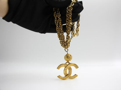 Chanel Vintage 71 80 Year Gold Plated Cc Logo Ball Pendant Necklace