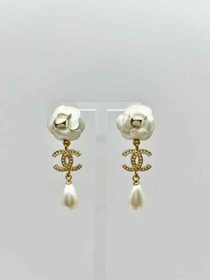 CHANEL Chanel A20 Metal Rhinestone Imitation Pearl Camellia Earrings - Onesize Fashion Jewellery - Secondhand luxury from Wararni