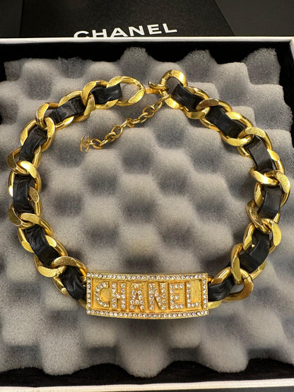 CHANEL Chanel Vintage 95P Gold-Plated Rhinestone Leather Chain Choker - Onesize Fashion Jewellery - Secondhand luxury from Wararni