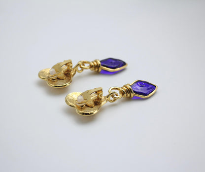 Chanel Vintage 95P Blue Gripoix Gold Plated Heart Clip On Earrings