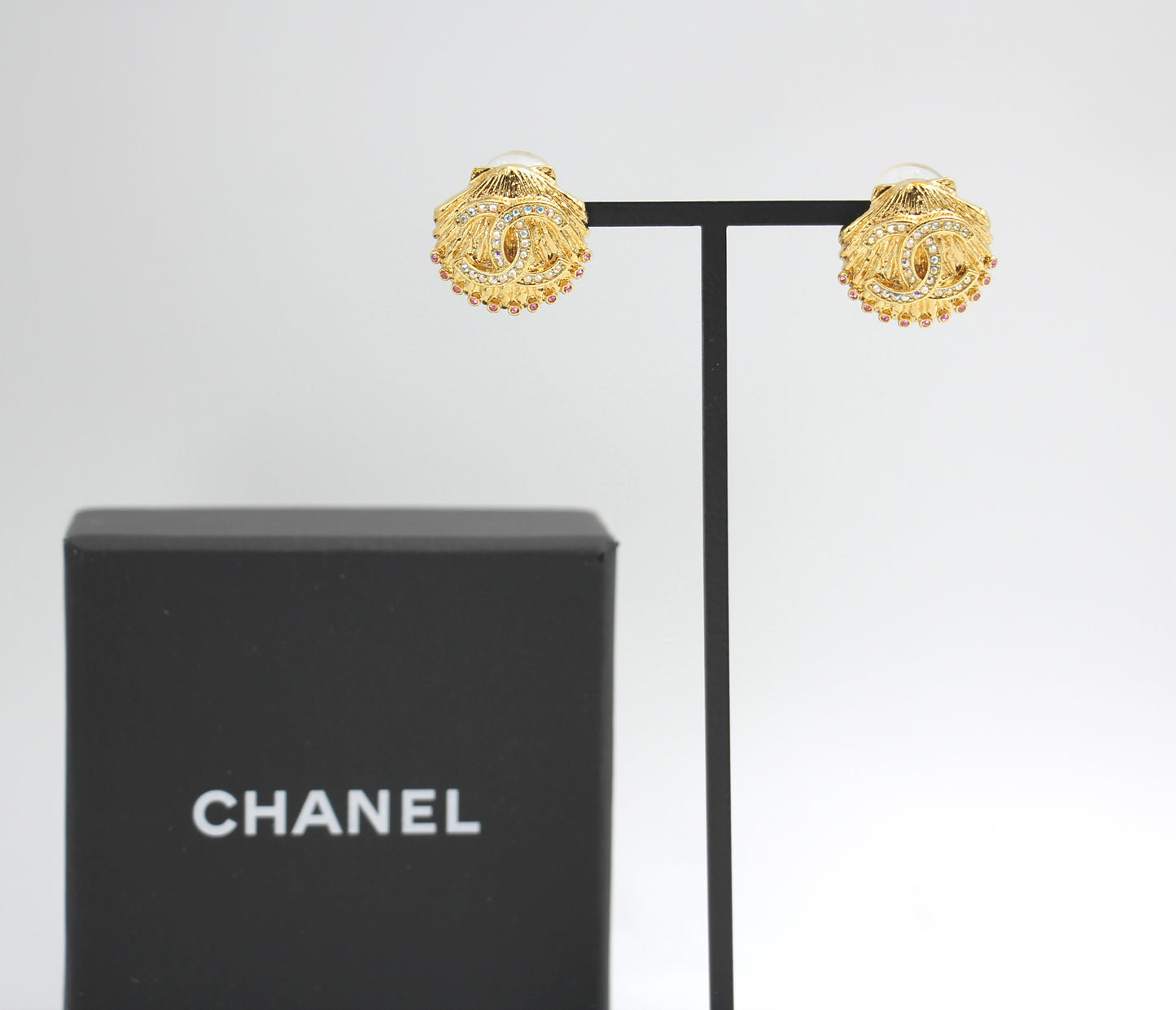 Chanel G23C Metal Shell Vic Gift Earrings