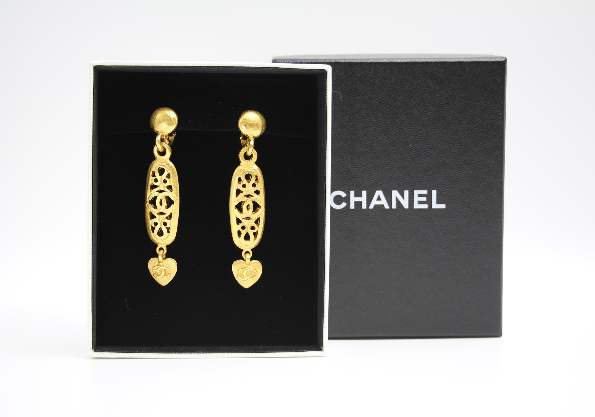 CHANEL Chanel Vintage 95P Gold-Plated Long Love Earrings - Onesize Fashion Jewellery - Used fashion item from Wararni