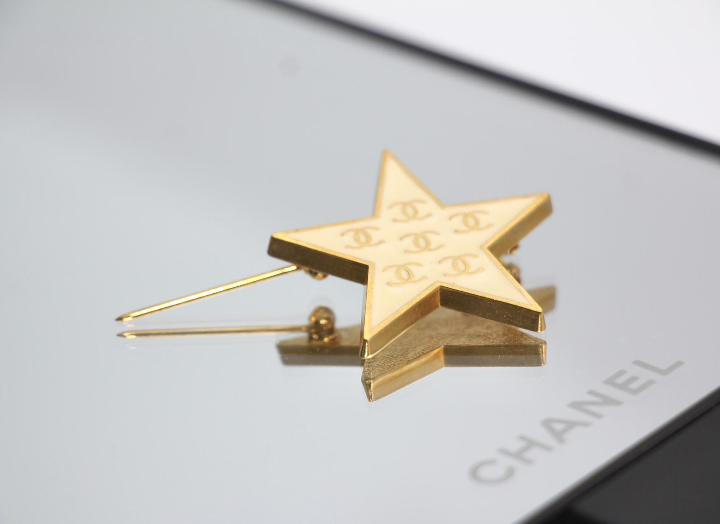 Chanel Vintage 01P Metal Yellow Star Brooch