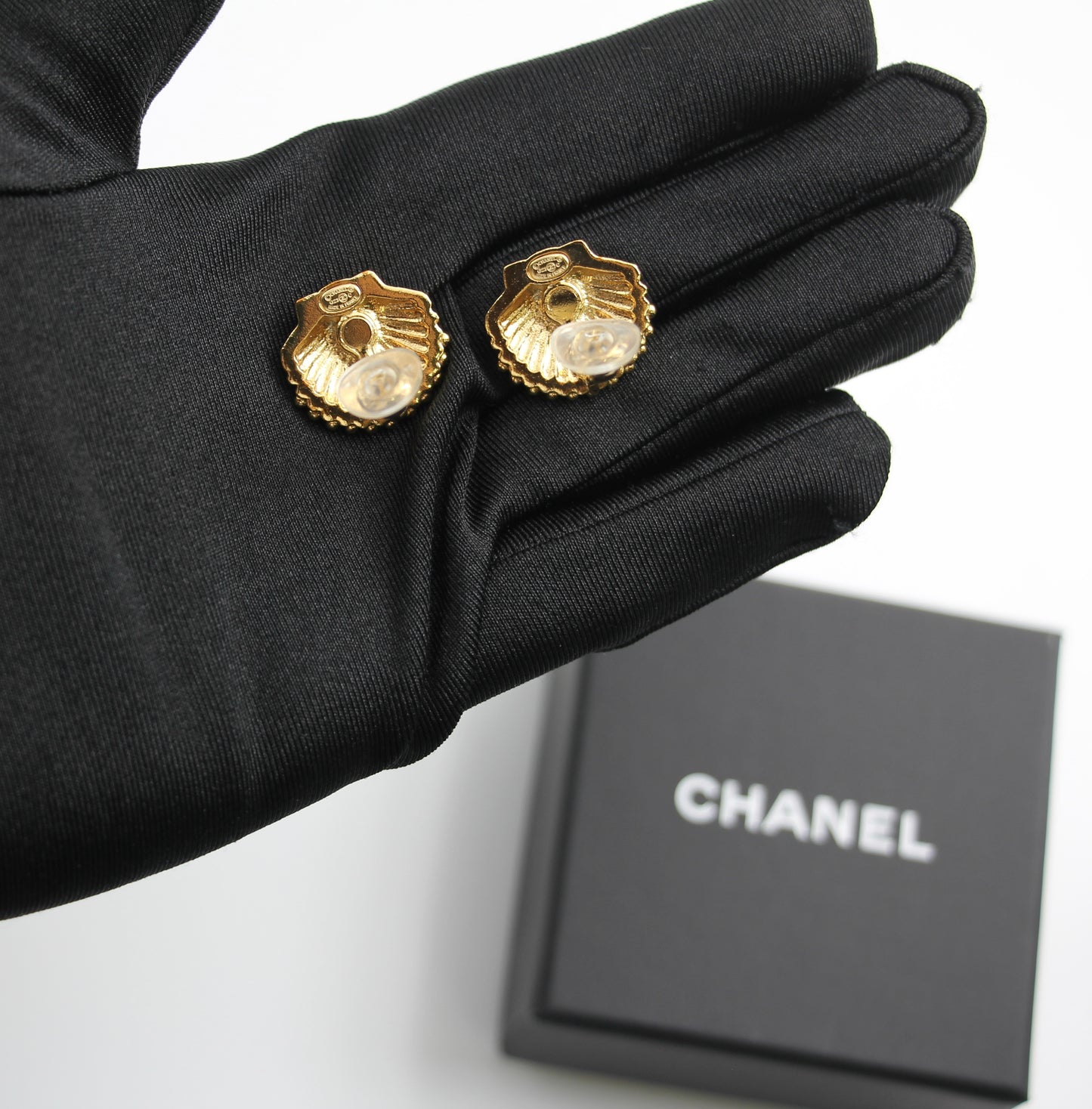 Chanel G23C Metal Shell Vic Gift Earrings