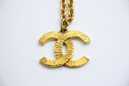 Chanel Vintage 81 85 Year Gold Plated Brushed Line Long Necklace