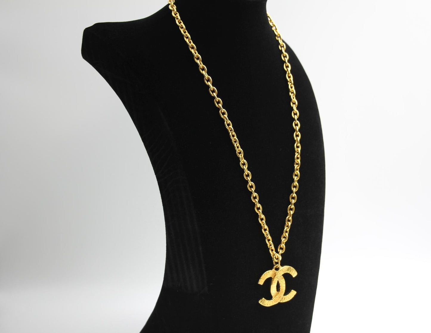 Chanel Vintage 81 85 Year Gold Plated Brushed Line Long Necklace