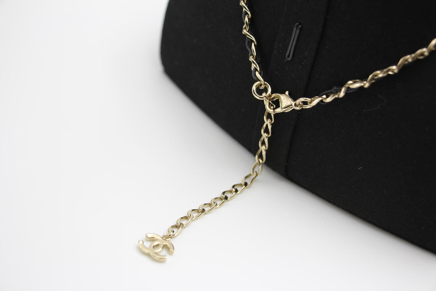 Chanel 21V Rhinestone Metal Leather Chanel English Word Small Necklace