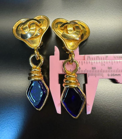 Chanel Vintage 95P Blue Gripoix Gold Plated Heart Clip On Earrings