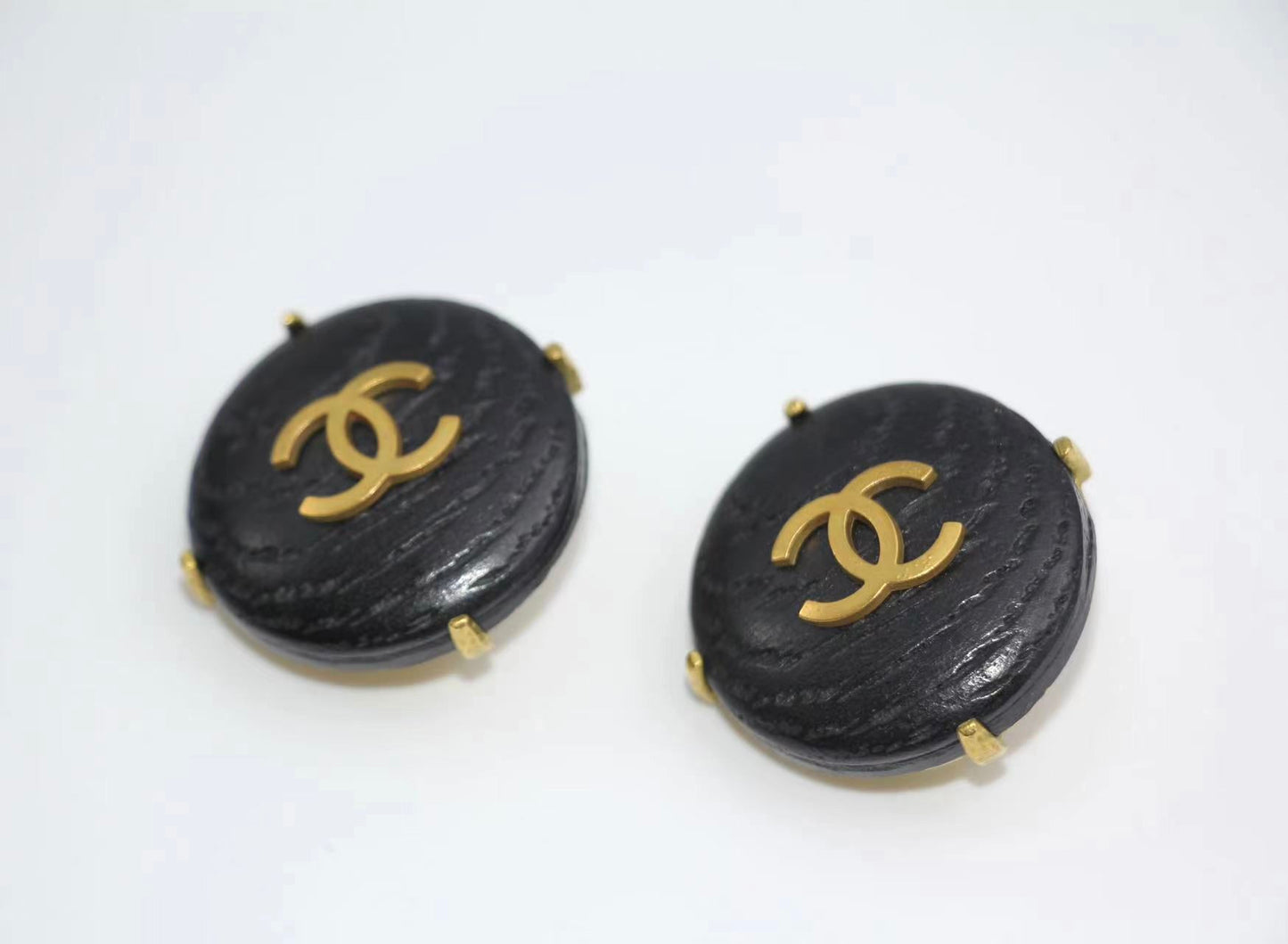 Chanel Vintage 94A Wood Black Clip-On Earrings