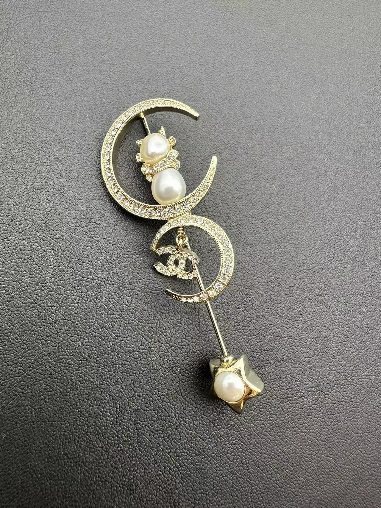 Chanel A20 Metal Rhinestone Imitation Pearl Cat Brooch