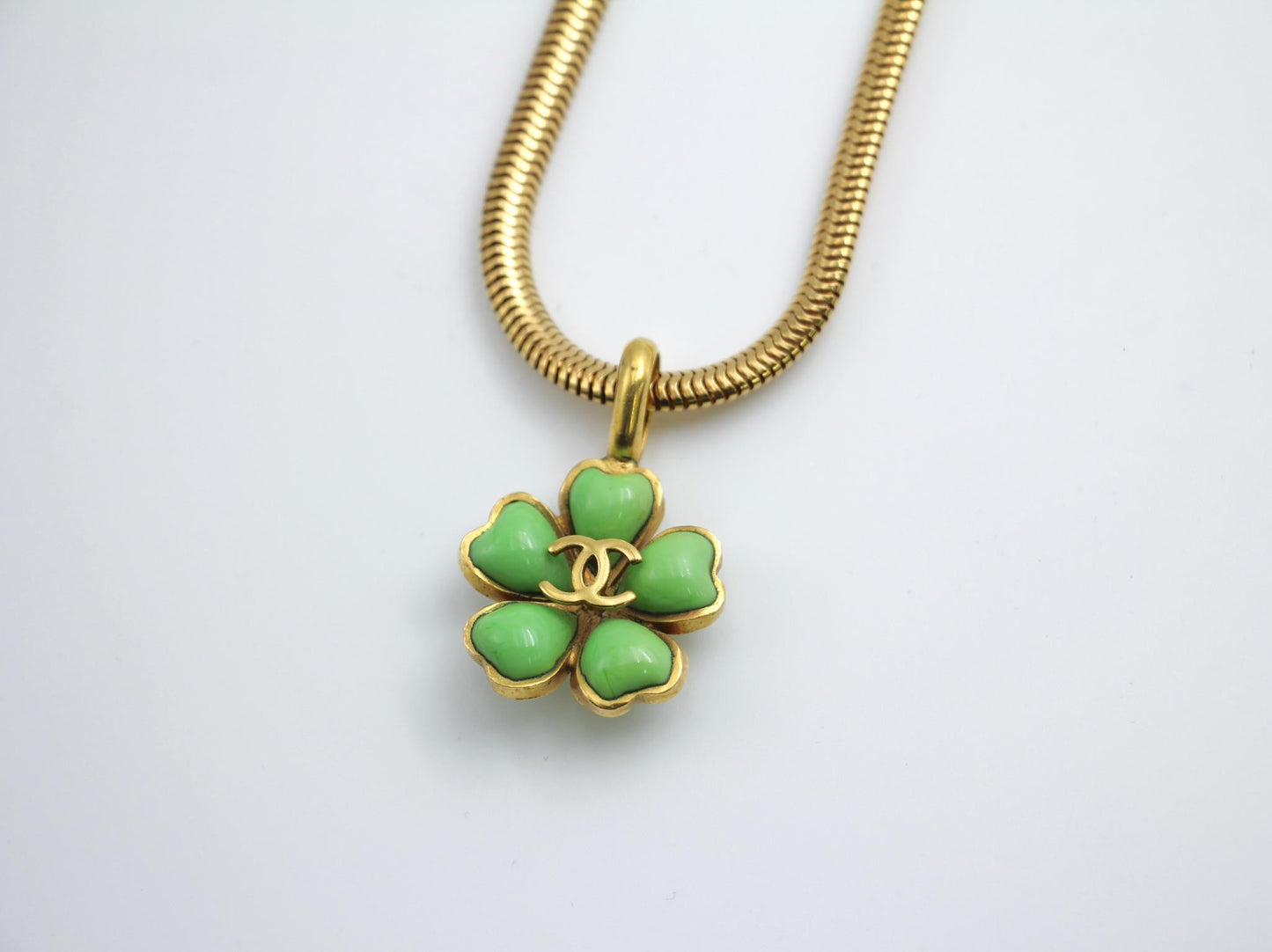 CHANEL Chane Vintage 97P Glazed Green Camellia Pendant Necklace - Onesize Fashion Jewellery - Used fashion item from Wararni