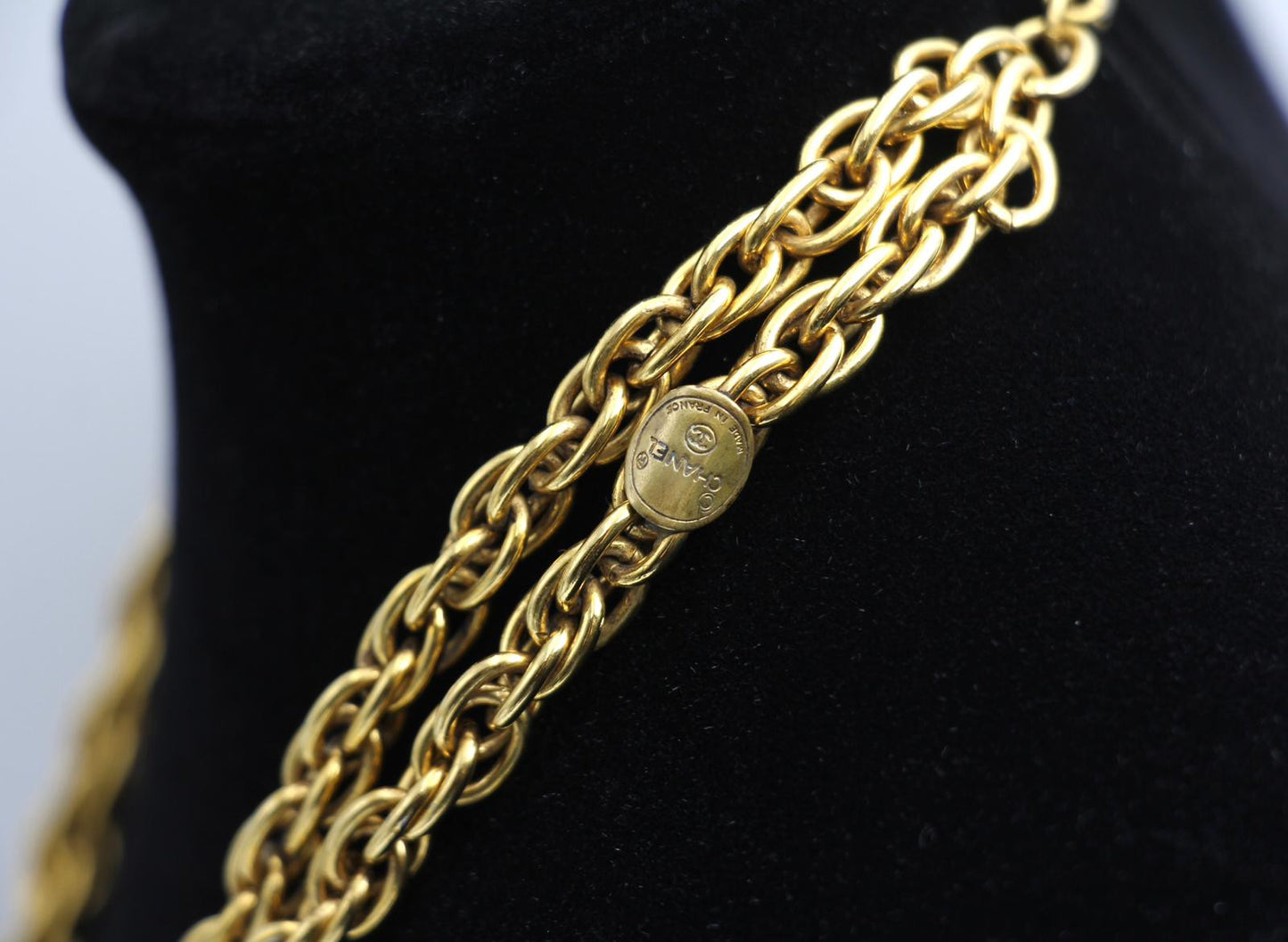 Chanel Vintage 71 80 Year Gold Plated Cc Logo Ball Pendant Necklace