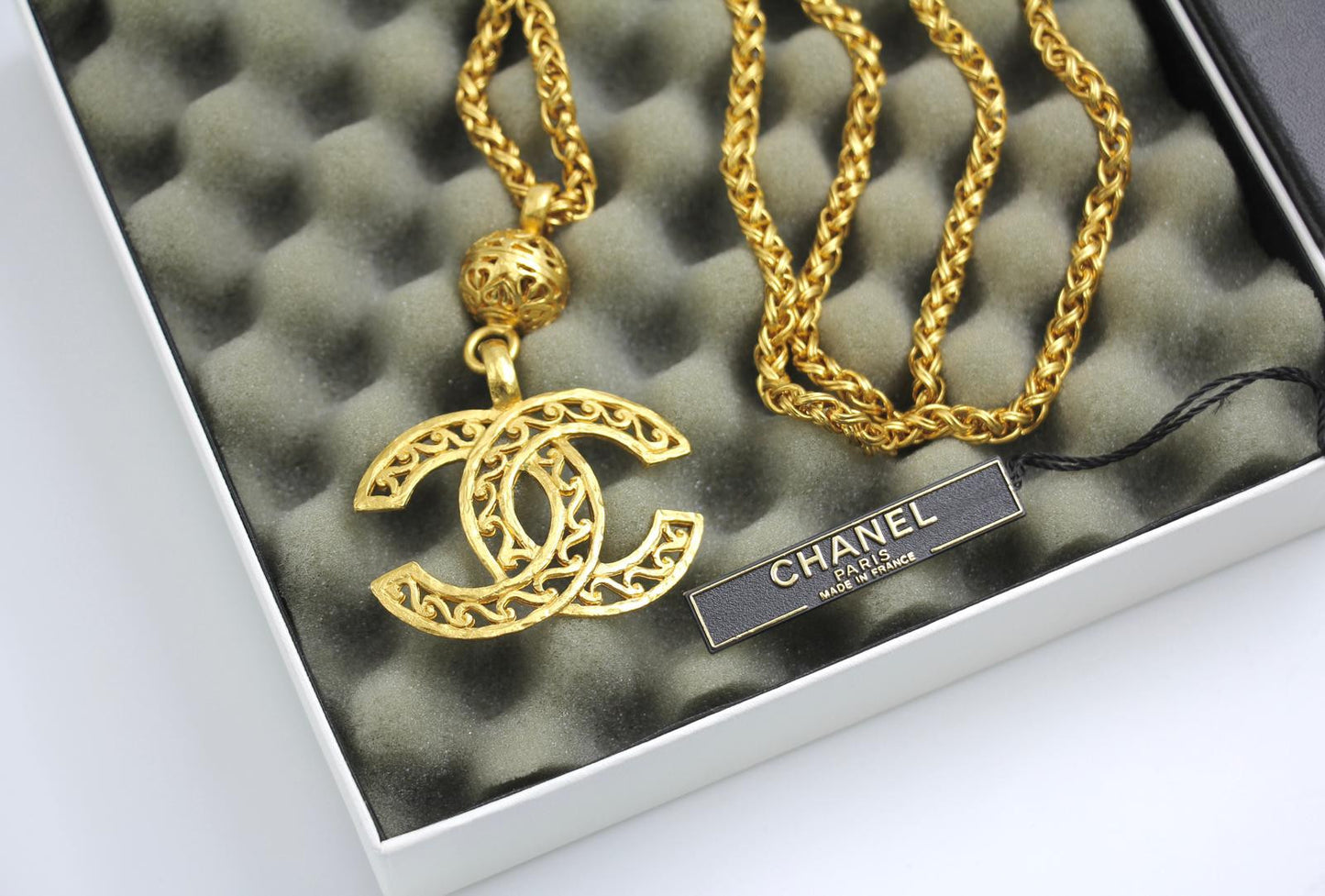 Chanel Vintage 95A Wavy Hollow Ball Pendant Necklace