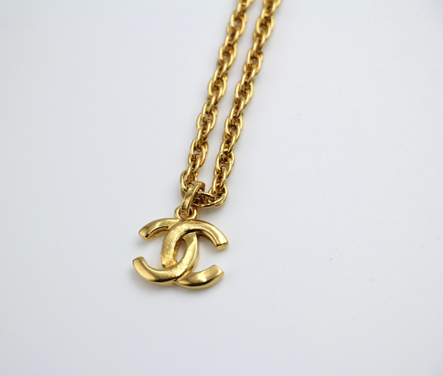 Chanel Vintage 81 85 Gold Plated Chain Clavicle Necklace