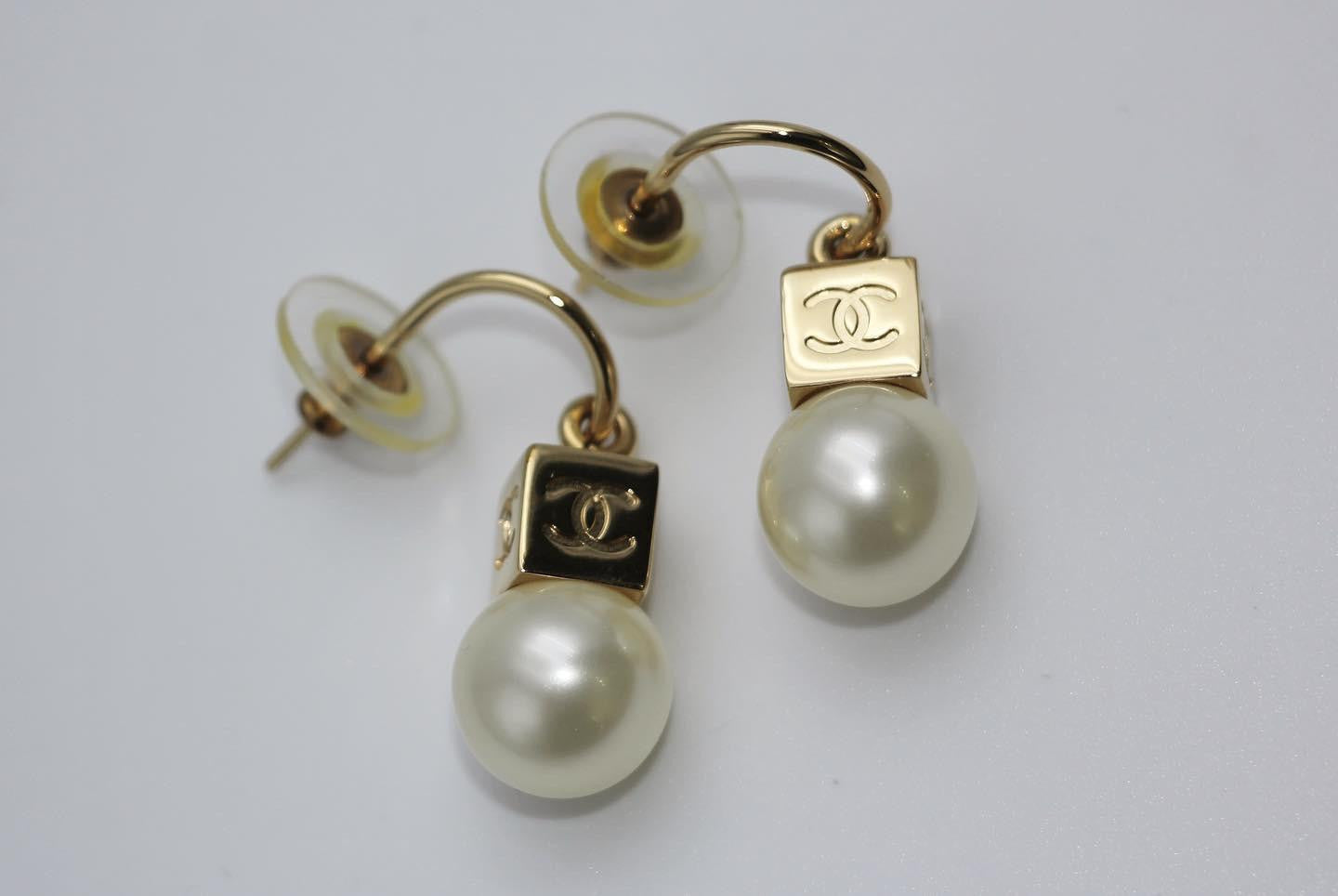 Chanel Vintage 02 Imitation Pearl Gold Square Cc Drop Earrings