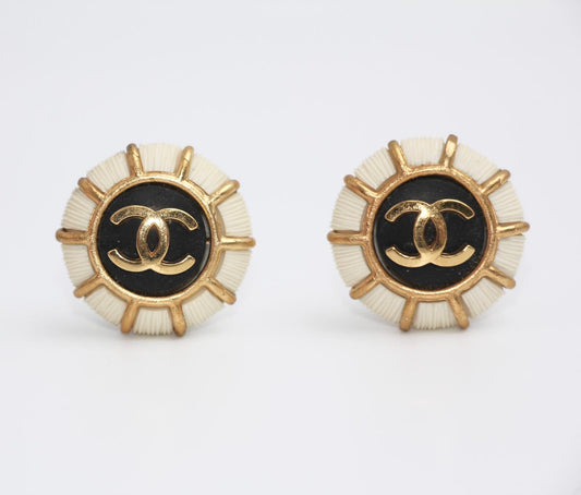 CHANEL Chanel Vintage 95A Resin Navy Style Clip-On Earrings - Onesize Fashion Jewellery - Used fashion item from Wararni