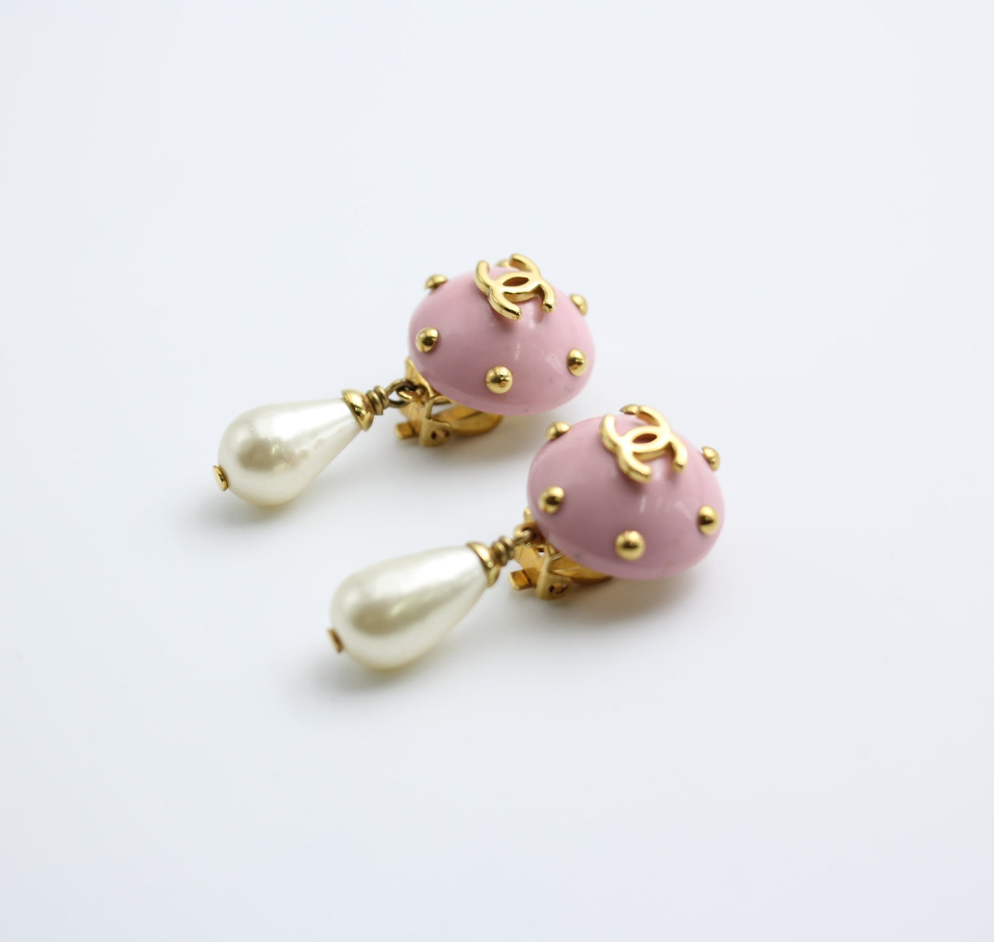 Chanel Vintage 96C Resin Pink Bean Imitation Pearl Earrings