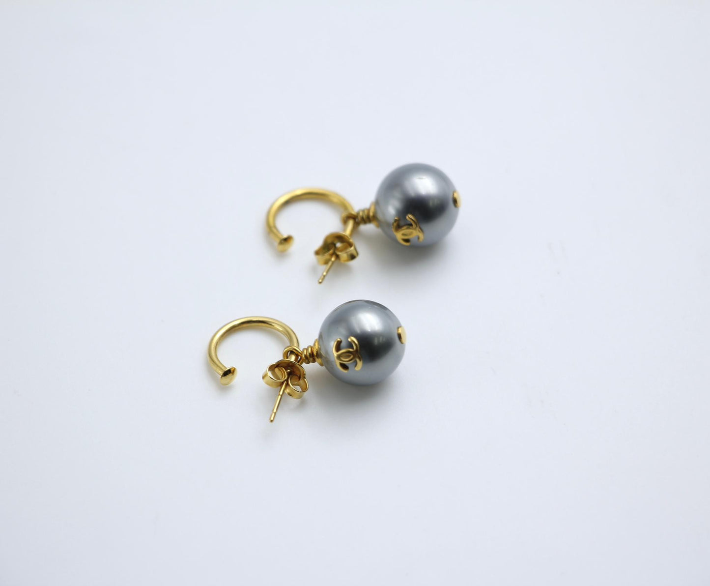 CHANEL Chanel Vintage 02 Imitation Pearl Gray Wave Dangle Earrings - Onesize Fashion Jewellery - Used fashion item from Wararni