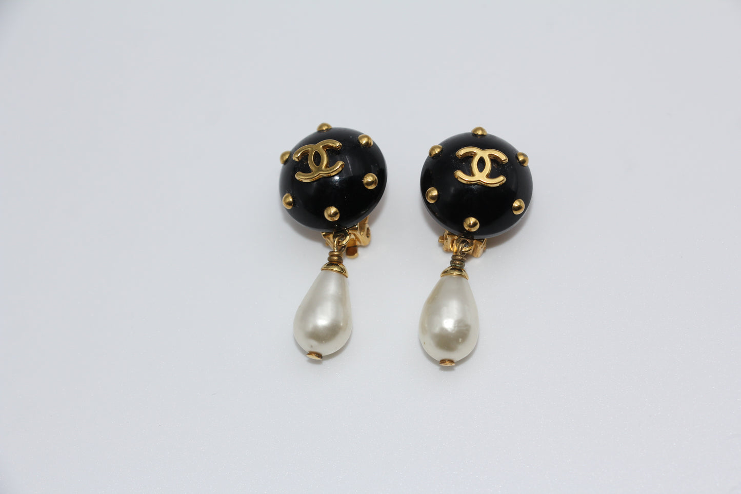 CHANEL Chanel Black Earrings - Onesize Fashion Jewellery - Secondhand luxury from Wararni