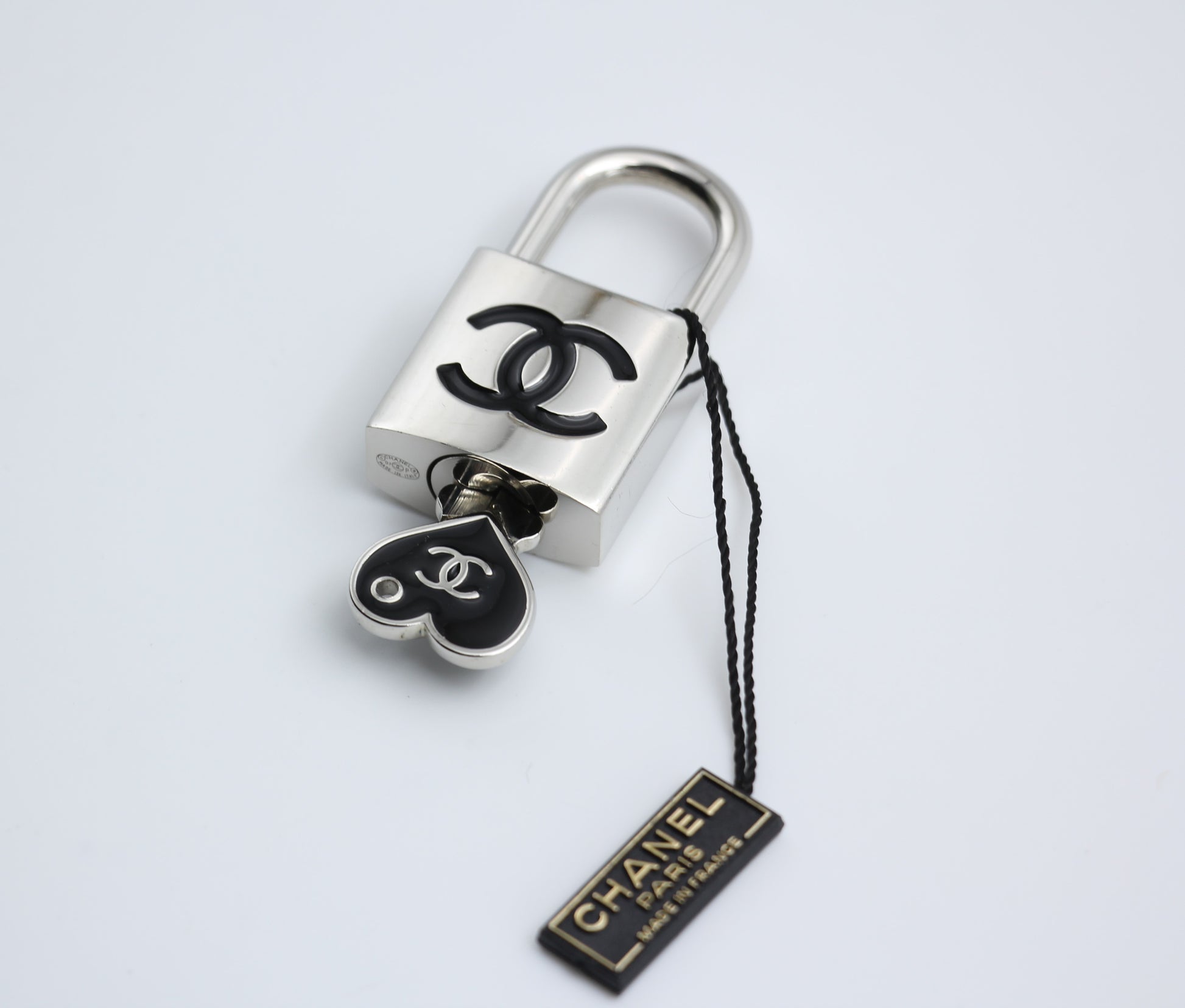 CHANEL Chanel Vintage 07P Metal Heart-Shaped Key - Onesize Accessories - Used fashion item from Wararni