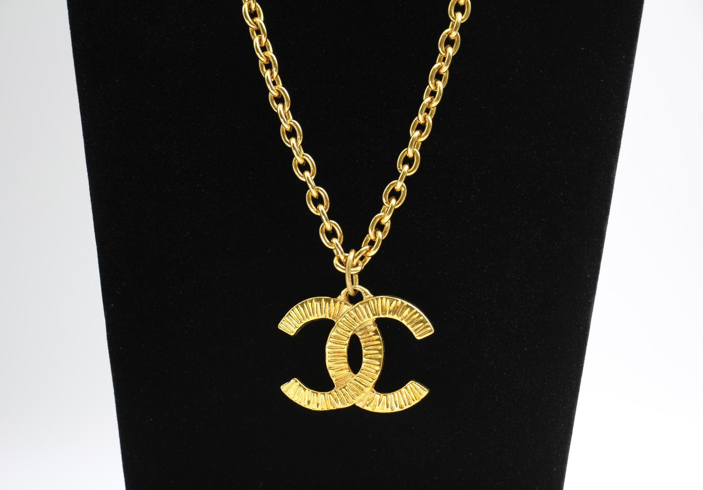 Chanel Vintage 81 85 Year Gold Plated Brushed Line Long Necklace